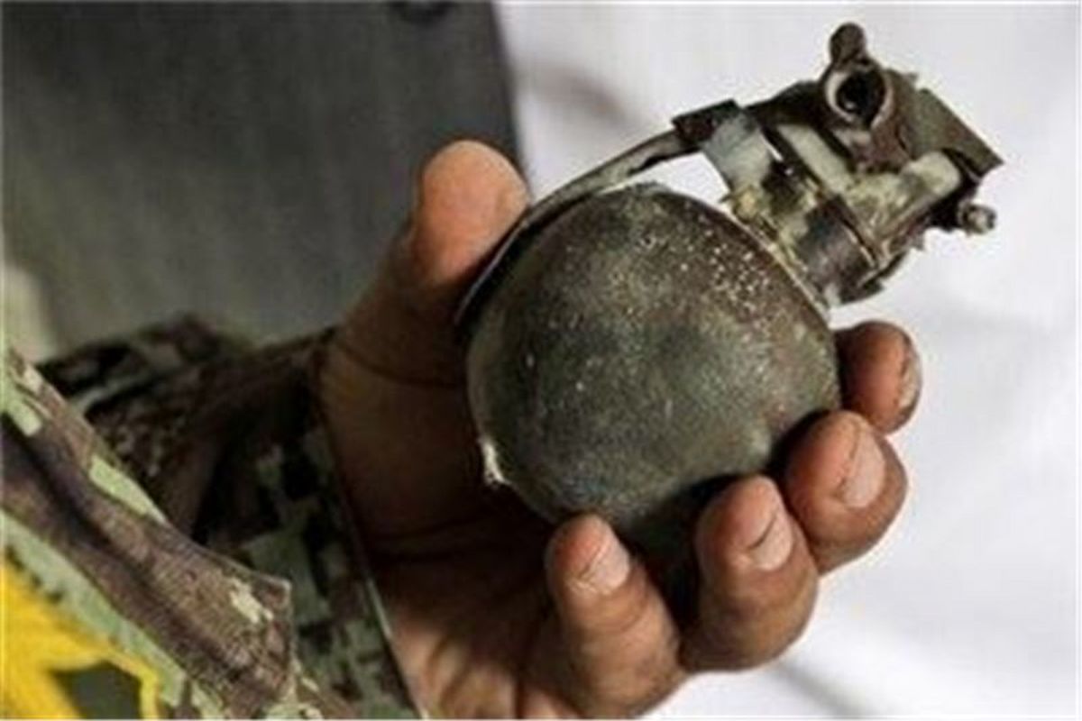 منفجر شدن بمب  بین دستان پسر جوان