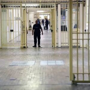 پدر دانش‌آموز به خاطر تهدید معلم ۶ ماه راهی زندان شد 