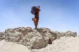 طوفان شن در زهک خانه‌ها را مسدود کرد/ ویدئو