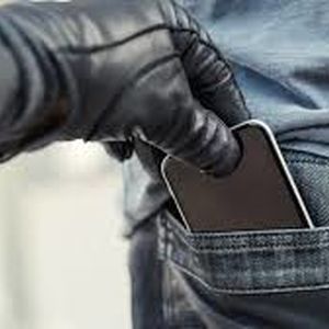 سرقت هالیوودی در تهرانپارس/ با پای پیاده در 10 ثانیه 2 موبایل را قاپید