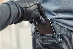 سرقت هالیوودی در تهرانپارس/ با پای پیاده در 10 ثانیه 2 موبایل را قاپید