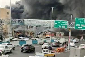 آتش‌سوزی گسترده در بازارچه جنت آباد/ آتش نشانان مشغول عملیات