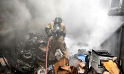 مهار آتش سوزی در انبار لوازم یدکی خودرو در محدوده بازار تهران 