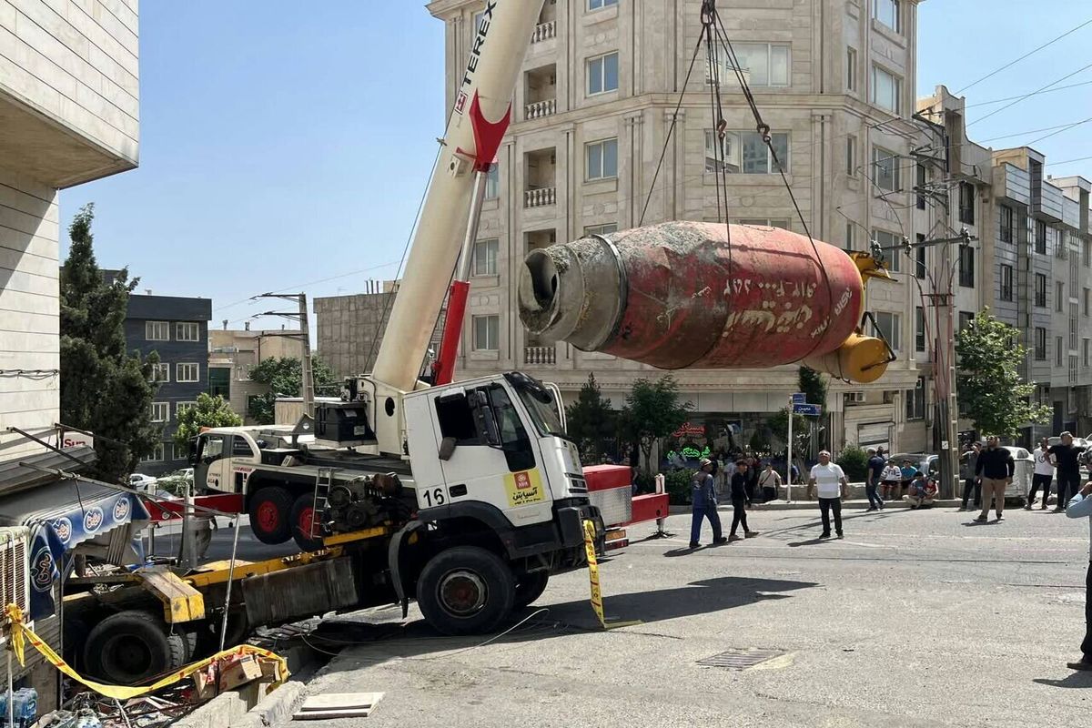 برخورد میکسر با ساخـتمان مسکونی