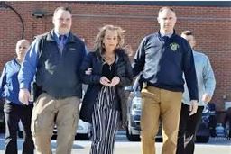 نامادری سنگدل 20سال پسر خوانده‌اش را در زیرزمین حبس کرد