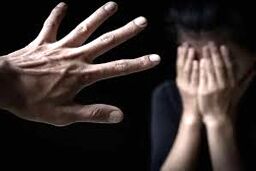 کتک خوردن شدید یک مرد متجاوز از زن ریزنقش/ عکس