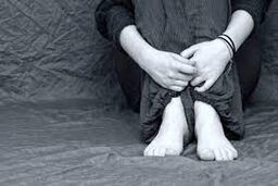 ملاقات شوم دختر فروشنده با تاجر قلابی