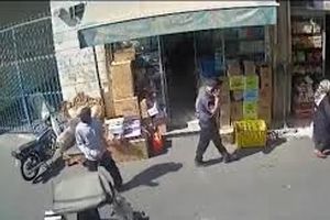 لحظه‌ی سرقت برق‌آسا موبایل در بازار تهران/ ویدئو