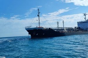 جزئیات توقیف نفتکش خارجی حامل ۴ میلیون لیتر سوخت قاچاق در آب‌های خلیج فارس/ رئیس کل دادگستری هرمزگان: ارزش کشتی توقیف شده و محموله آن حدود ۷۰۰ میلیارد تومان است/ ویدئو