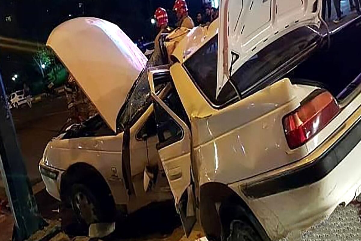 مرگ مرد تهرانی در تصادف هولناک با تیر چراغ برق