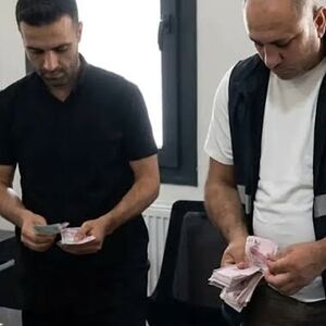 لحظه بازداشت گدای ایرانی در ترکیه با بیش از 60 هزار لیر پول نقد/ ویدئو