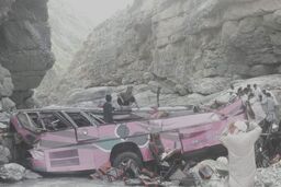 سقوط اتوبوس به دره در پاکستان ۴۰ کشته برجای گذاشت