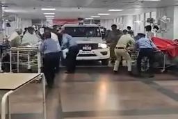 نحوه مقابله پلیس هند با آزار و اذیت جنسی مقابل در بیمارستان/ ویدئو 