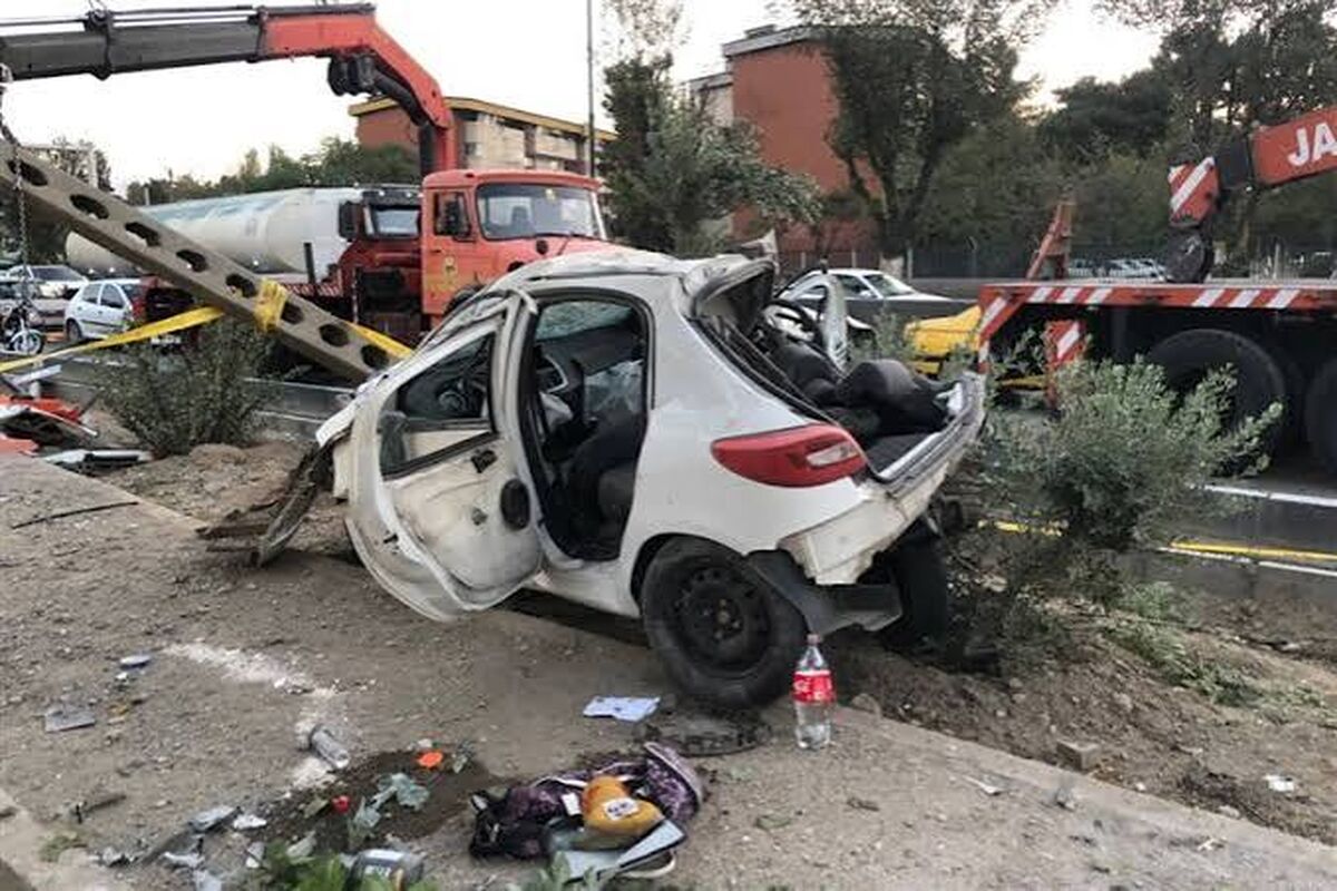 مرگ 2 زن در تصادف پژو 207 با تیر چراغ برق 