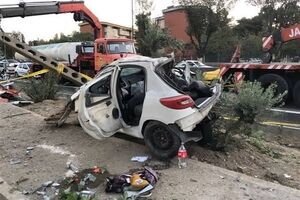 مرگ 2 زن در تصادف پژو 207 با تیر چراغ برق 