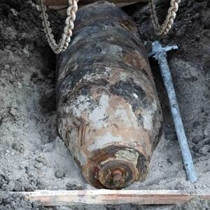 کشف بمب عمل‌ نکرده در زعفرانیه هنگام جست‌ و جوی طلا در آوار یک ساختمان/ ویدئو