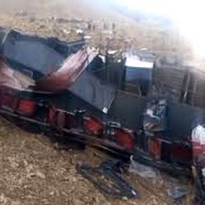 واژگونی اتوبوس مسافربری تهران–یاسوج در محور سمیرم با ۳ کشته و ۱۵ مصدوم/ ویدئو