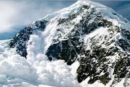 ۵ اسکی‌باز زیر بهمن دفن شدند