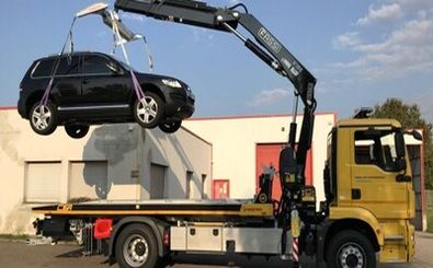 سرقت خودرو از جلوی کلانتری با جرثقیل/ ویدئو 
