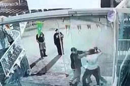 دختر خرابکاری که روز گذشته قصد داشت مسجدی را به آتش بکشد، ناکام ماند/ ویدئو 