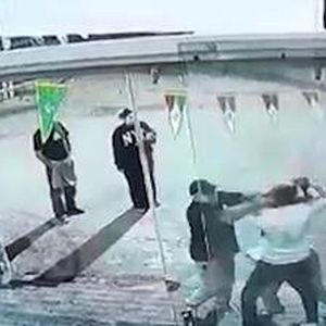 دختر خرابکاری که روز گذشته قصد داشت مسجدی را به آتش بکشد، ناکام ماند/ ویدئو 