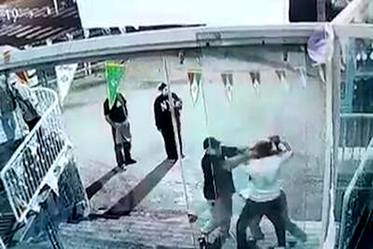 دختر خرابکاری که روز گذشته قصد داشت مسجدی را به آتش بکشد، ناکام ماند/ ویدئو 