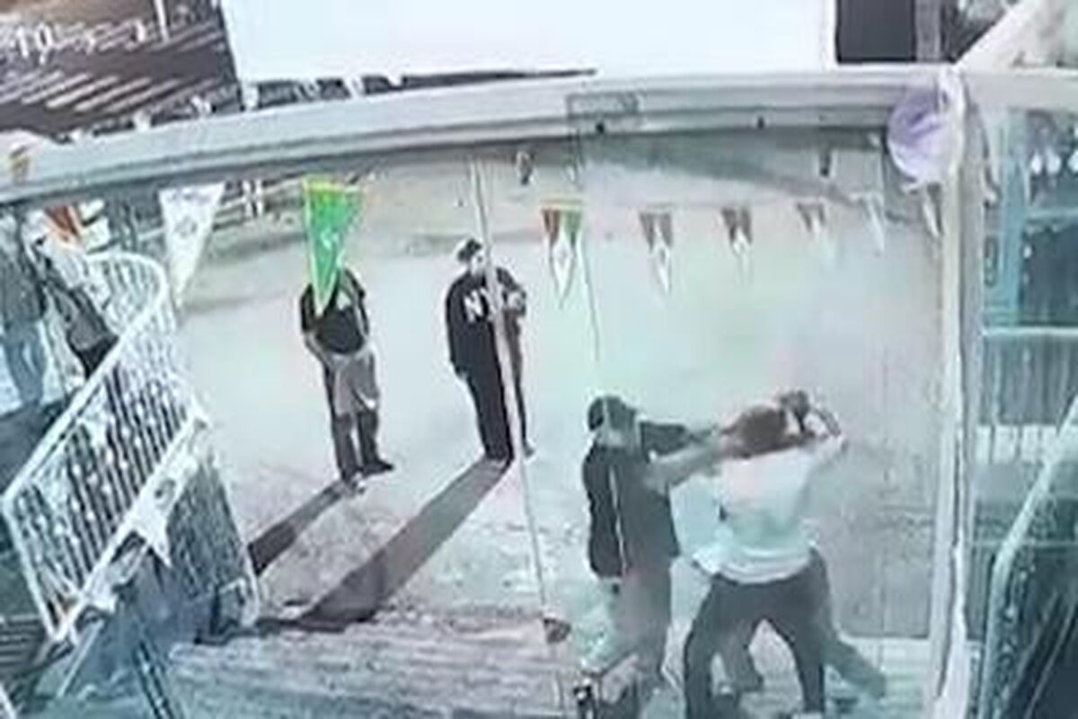 دختر خرابکاری که روز گذشته قصد داشت مسجدی را به آتش بکشد، ناکام ماند/ ویدئو 