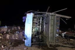 واژگونی اتوبوس مسافربری در زاهدان/۱۰ نفر مصدوم و ۲ نفر جان باختند