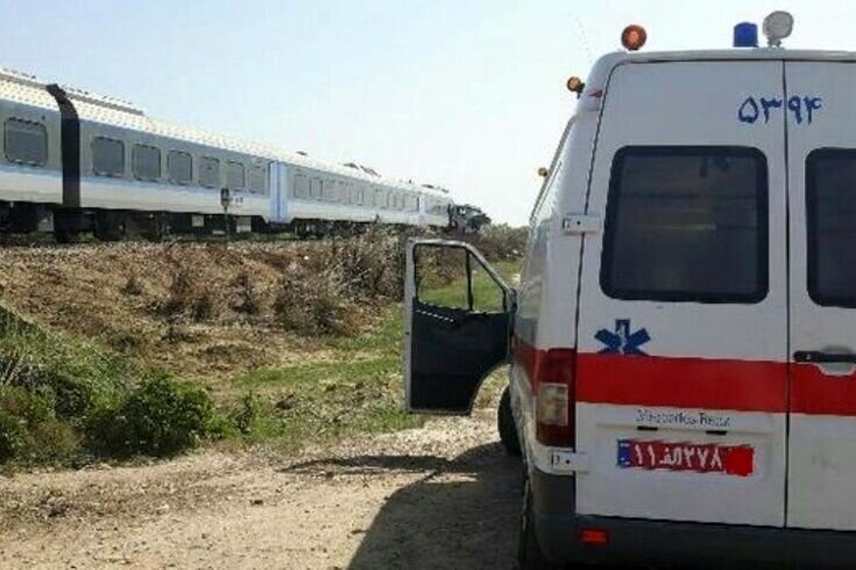 مصدومیت شدید دامدار بر اثر برخورد با قطار