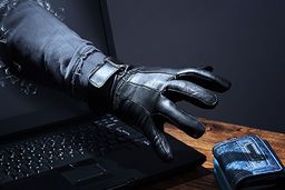 بازی آنلاین پسر، حساب بانکی پدر را خالی کرد