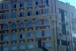 ماجرای خودکشی اینستاگرامی مردی در خیابان پیرزوی/ او با اسلحه به بلاگرها حمله کرده بود 