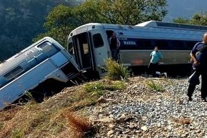 سانحه ریلی در مکزیک/ ۱۳ کشته و حدود ۱۰۰ مصدوم/ ویدئو