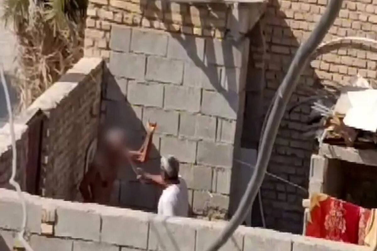 صحنه کتک زدن پدر آبادانی توسط پسر ناخلفش/ ویدئو