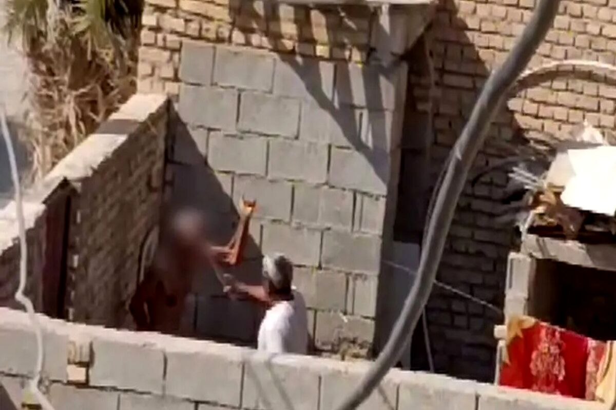 صحنه کتک زدن پدر آبادانی توسط پسر ناخلفش/ ویدئو