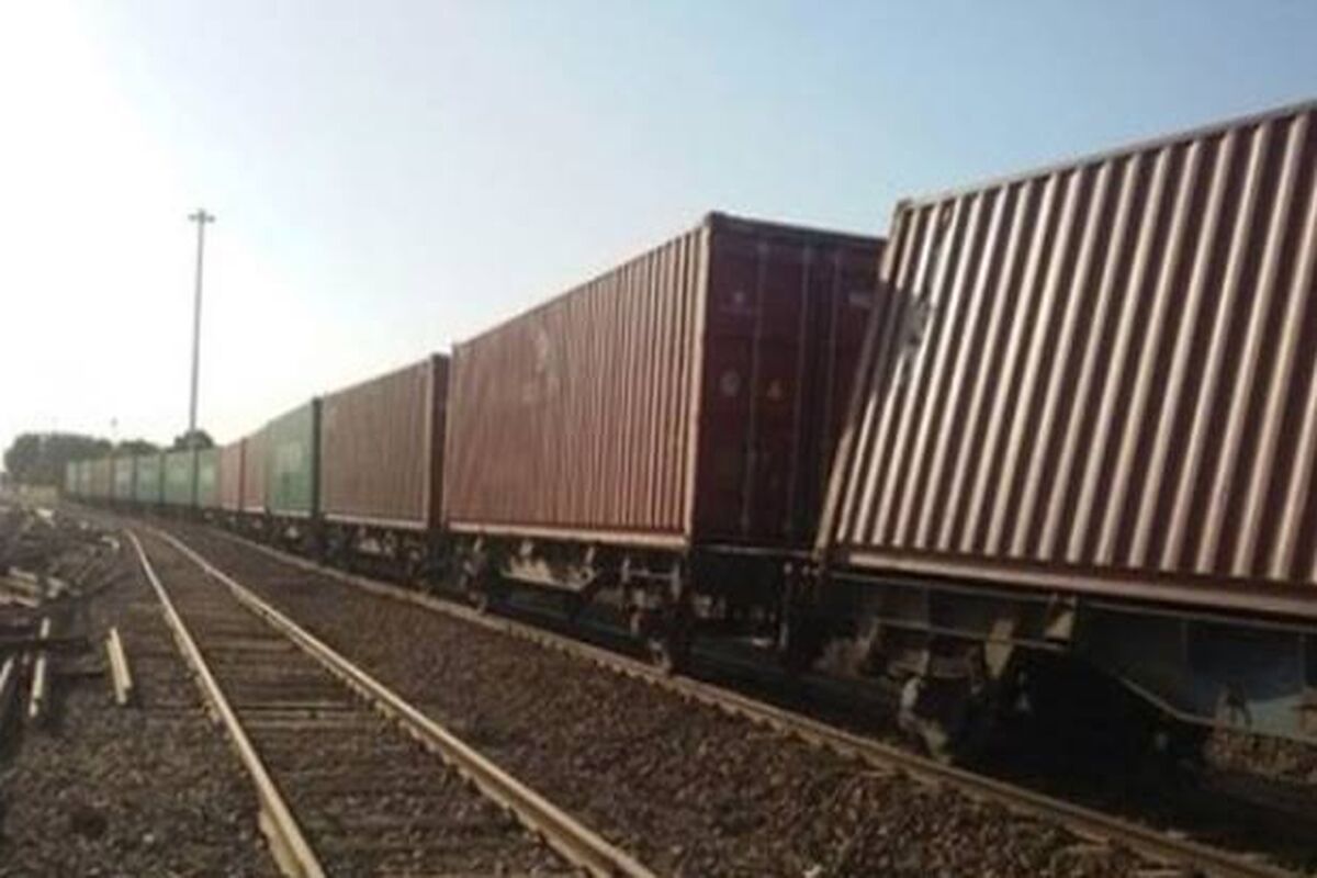 خروج چند واگن قطار باری از ریل در زاهدان