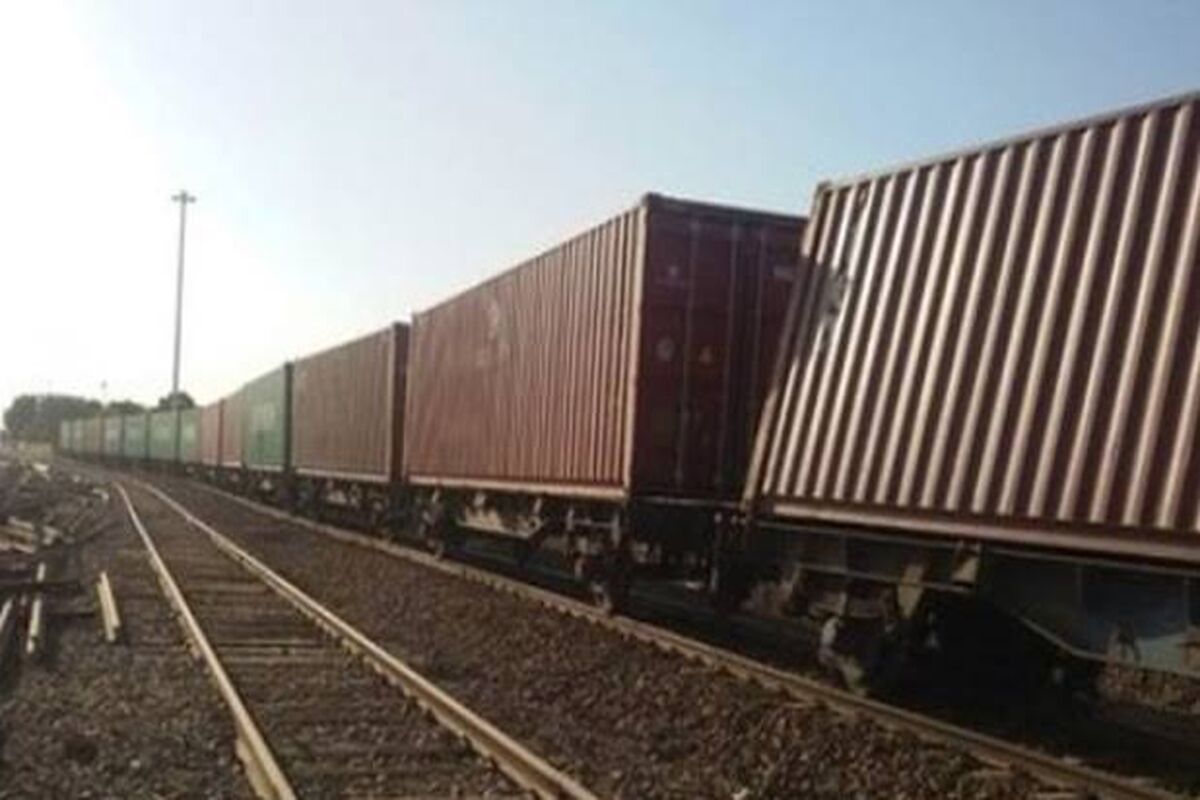 خروج چند واگن قطار باری از ریل در زاهدان