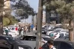 ماجرای نزاع عجیب مقابل یک بیمارستان