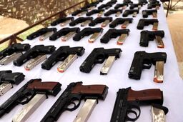 جزییات پرونده باند قاچاق و فروش غیرمجاز اسلحه جنگی در تهران/ ویدئو