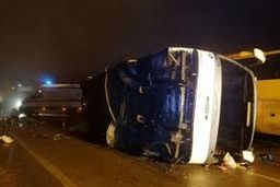 واژگونی اتوبوس در محور کرمانشاه به کنگاور با ۱۰ مصدوم/ ویدئو