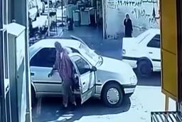 لحظه سرقت مسلحانه از طلافروشی در خیابان معلم رودان هرمزگان/ ویدئو