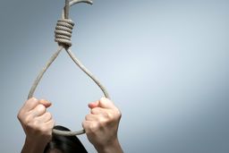 جزئیات جدید خودکشی سوگند زمانپور در بندر ماهشهر؛ پدر سوگند از ساعت‌های پایانی زندگی دخترش می‌گوید