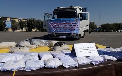 لحظه کشف ۱۰۰۰ کیلو شیشه از یک تریلی/ ویدئو
