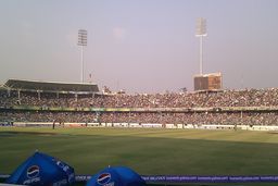 کشته شدن ۱۱ نفر در حادثه ازدحام مرگبار در ورزشگاه بنگلور هند/ ویدئو