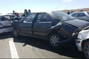 تصادف زنجیره‌ای در اتوبان تهران کرج/ آمار فوتی و مصدومان