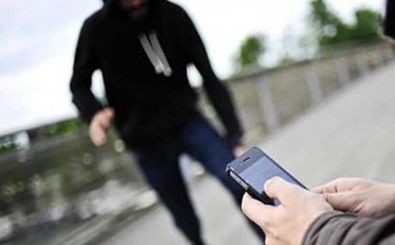 سرقت موبایل در روز روشن / ویدئو