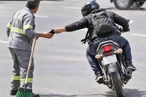 سارق موبایل پاکبان مشهدی دستگیر شد/ پشیمانم، غلط کردم/ ویدئو