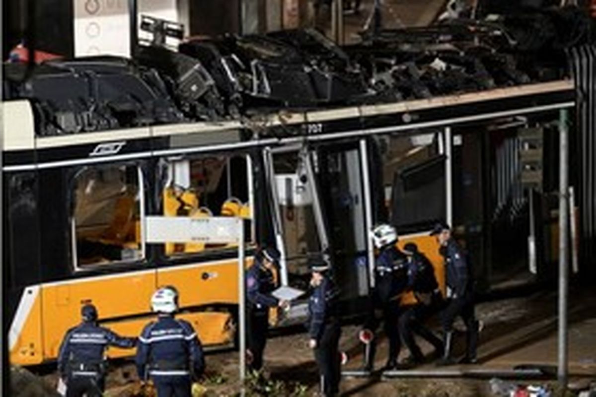 خروج مرگبار تراموا از ریل در میلان/ ویدئو