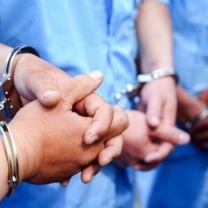 لحظه دستگیری سارقان مسلح منازل چهارباغ/ ویدئو