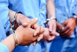لحظه دستگیری سارقان مسلح منازل چهارباغ/ ویدئو