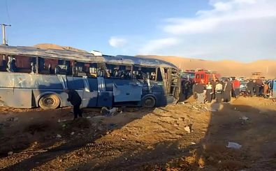 واژگونی اتوبوس مشهد به شیراز در یزد؛ ۱۶ نفر مصدوم شدند 